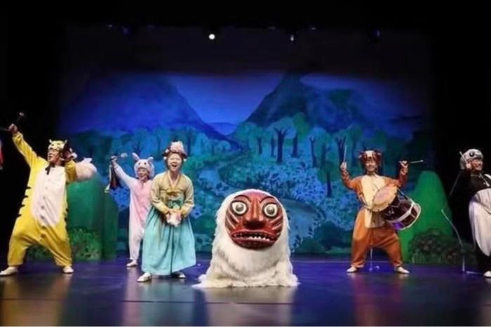 Tạo hình nhân vật vở "Hành trình tìm cháu gái của bà Geumdarae" rất đẹp và lôi cuốn