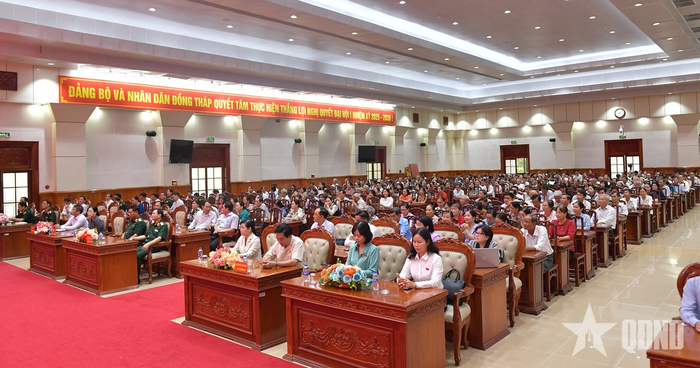 Quang cảnh hội nghị tiếp xúc cử tri.