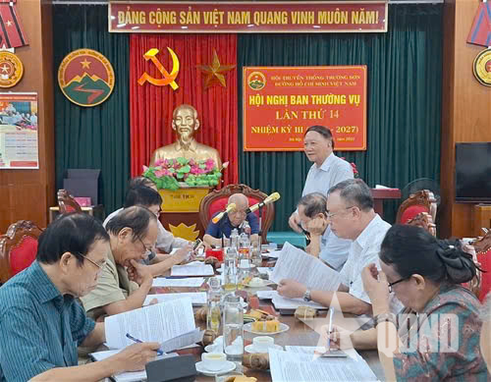  Phó chủ tịch Thường trực Hoàng Anh Tuấn phát biểu tại hội nghị Ban Thường vụ Hội Truyền thống Trường Sơn - Đường Hồ Chí Minh. 