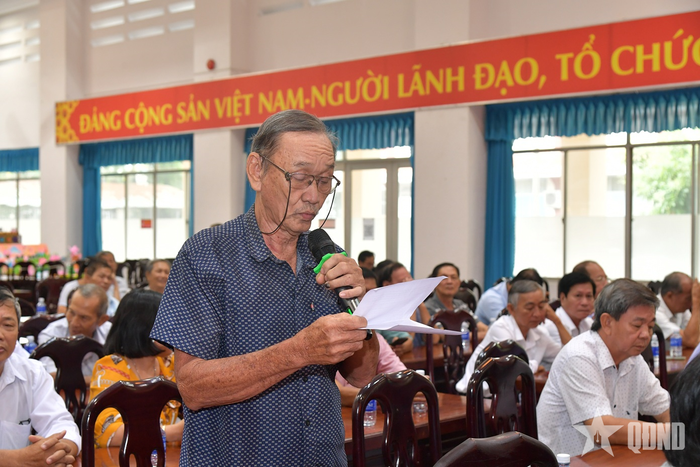 Cử tri nêu ý kiến.