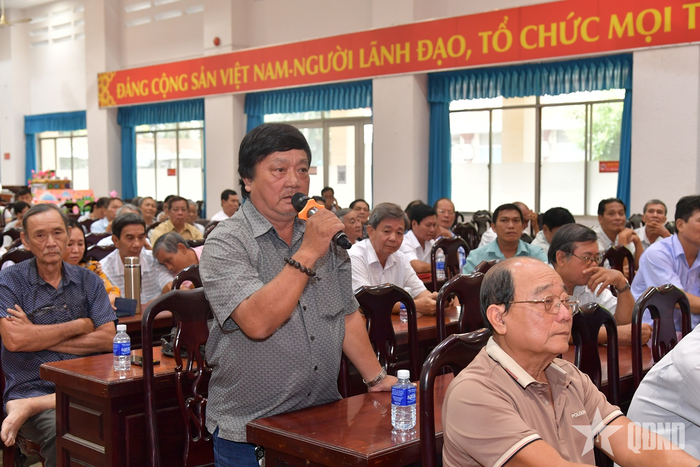Cử tri nêu ý kiến.