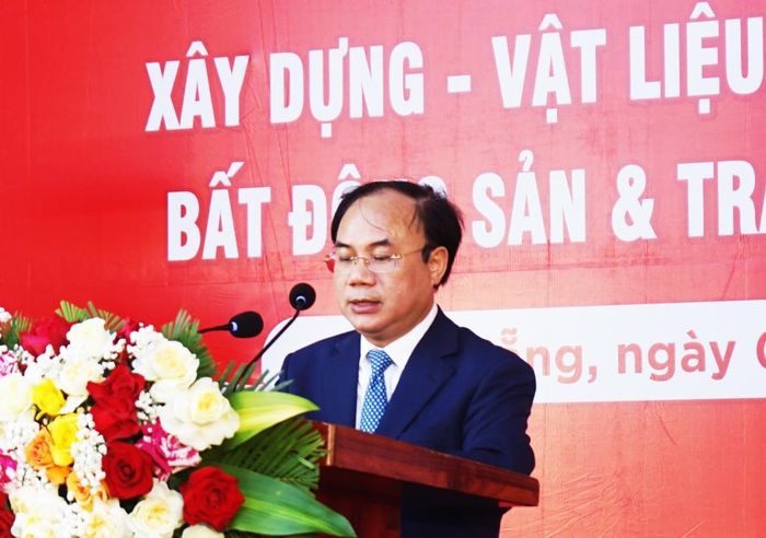 Thứ trưởng Bộ Xây dựng Nguyễn Văn Sinh phát biểu khai mạc Vietbuild Đà Nẵng 2026.