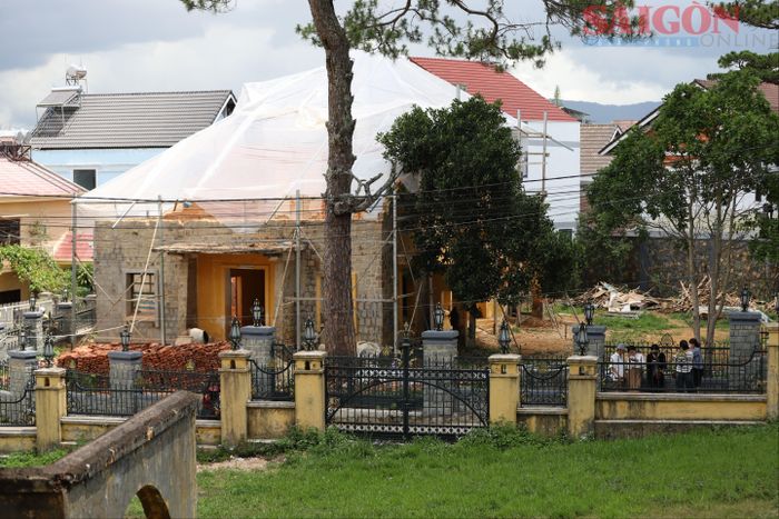  Biệt thự số 3 Cô Giang đang trong giai đoạn sửa chữa. Ảnh: ĐOÀN KIÊN 