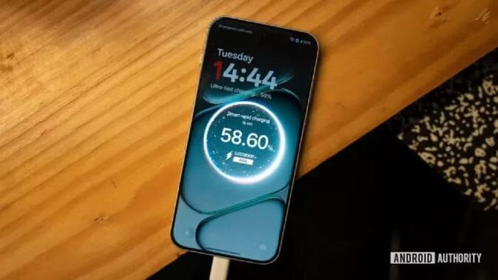 Kết thúc toàn bộ bài test kéo dài 3 giờ, thiết bị vẫn còn tới 61% pin, cho thấy pin 9.000mAh thực sự tạo khác biệt lớn về thời lượng, nhưng cũng đồng thời đặt ra bài toán quen thuộc: nhiệt độ và tối ưu hiệu năng vẫn là yếu tố quyết định trải nghiệm thực tế. (Ảnh: Android Authority)