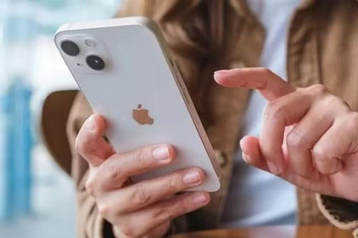 Chính sự “dễ đoán” trong chi phí sửa chữa được cho là một trong những yếu tố giúp người dùng iPhone duy trì mức độ trung thành cao hơn.