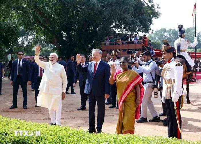 Tổng thống Droupadi Murmu và Thủ tướng Narendra Modi đón Tổng Bí thư, Chủ tịch nước Tô Lâm thăm cấp Nhà nước tới Cộng hòa Ấn Độ. (Nguồn: TTXVN)