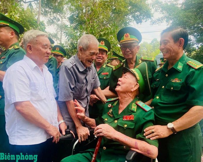 Thiếu tướng Trương Văn Thanh luôn được đồng chí, đồng đội tin yêu, quý trọng. Ảnh: Đăng Bảy