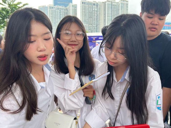 Các em học lớp 12 đang trong giai đoạn nước rút ôn thi tốt nghiệp THPT