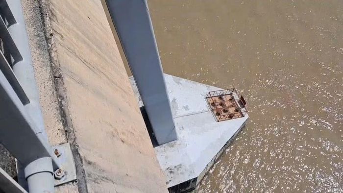 Mố cầu nơi phát hiện thi thể nạn nhân.