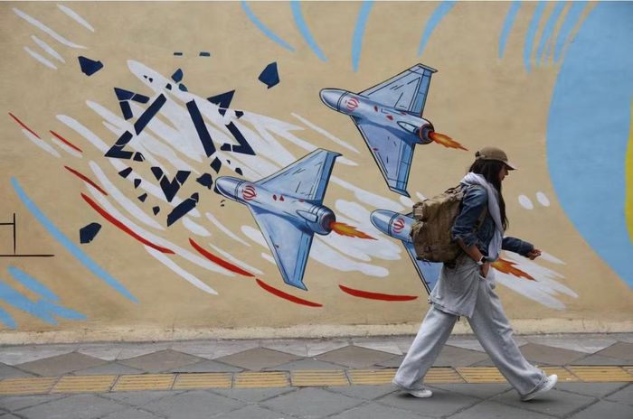 Tranh tường mang thông điệp chống Israel ở thủ đô Tehran của Iran, ngày 5/5. (Ảnh: Reuters)