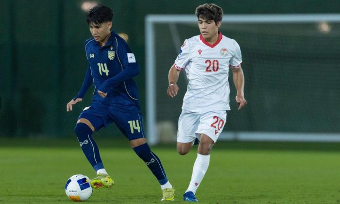 U17 Thái Lan (áo xanh) thất bại trước U17 Tajikistan ở trận ra quân - Ảnh: AFC