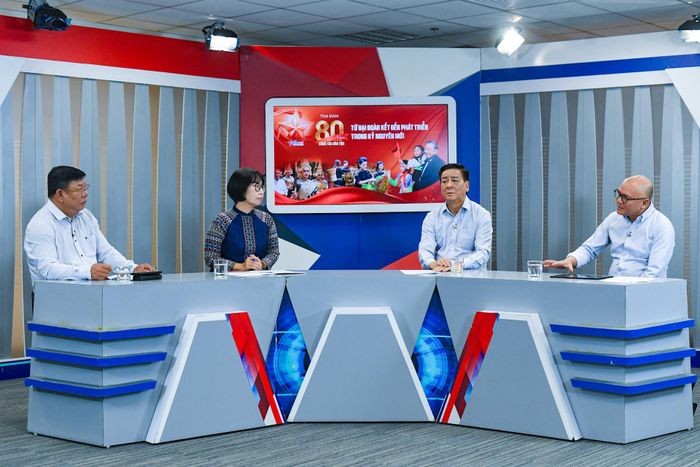 Các khách mời tham dự tọa đàm