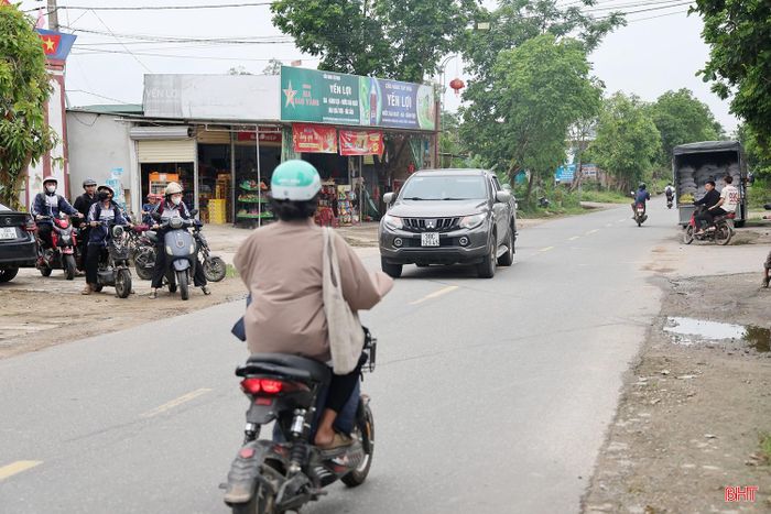 Tại ngã tư giao nhau giữa quốc lộ 15A và đường ĐH.37 (đoạn qua thôn Đông Phong, xã Đồng Lộc) luôn tiềm ẩn nguy cơ tai nạn giao thông. Tại nút giao này, lưu lượng phương tiện tham gia giao thông khá đông nhưng không có hệ thống biển báo và đèn tín hiệu. Bên cạnh đó, tầm nhìn tại nút giao bị che khuất nên thường xuyên xảy ra tai nạn giao thông.