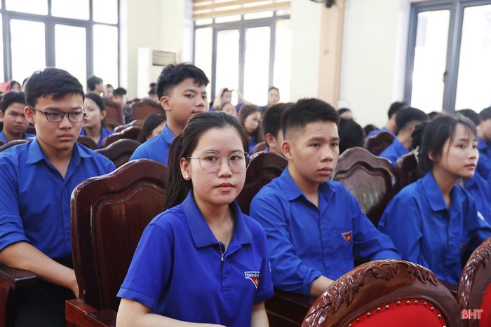 Tọa đàm thu hút đông đảo đoàn viên, thanh niên tham gia.