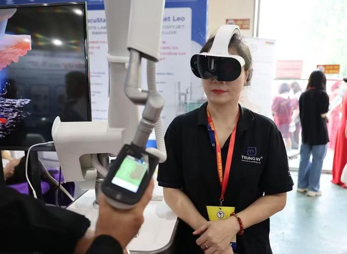 Nhiều gian hàng trải nghiệm tại Vietnam Medipharm 2026. (Ảnh: PV/Vietnam+)