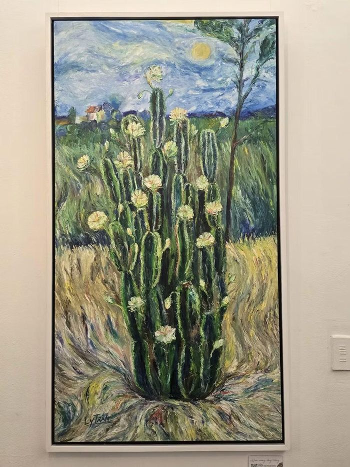 Bức vẽ xương rồng gợi nhớ về phong cách của Vincent van Gogh. (Ảnh: Minh Anh/Vietnam+)