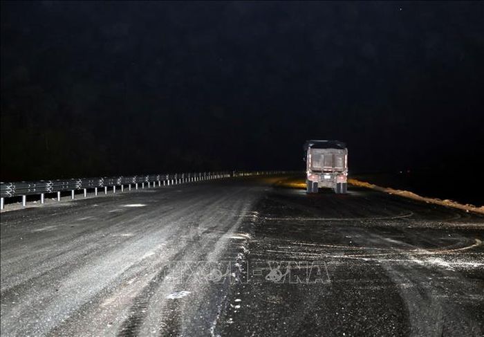 Tuyến cao tốc cửa khẩu Hữu Nghị - Chi Lăng, tỉnh Lạng Sơn dài gần 60 km đã cơ bản hoàn thành các hạng mục quan trọng.