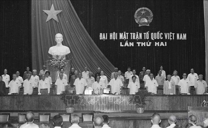 Từ 12-14/5/1983, tại Hội trường Ba Đình (Hà Nội), diễn ra lễ khai mạc Đại hội Đại biểu toàn quốc Mặt trận Tổ quốc Việt Nam lần thứ II. Ảnh: Kim Hùng/TTXVN