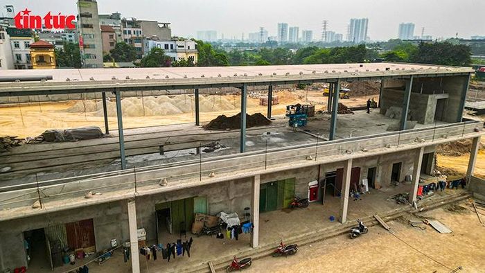 Khu nhà chức năng phụ trợ được xây dựng đồng bộ, phục vụ vận hành bến xe trong tương lai.