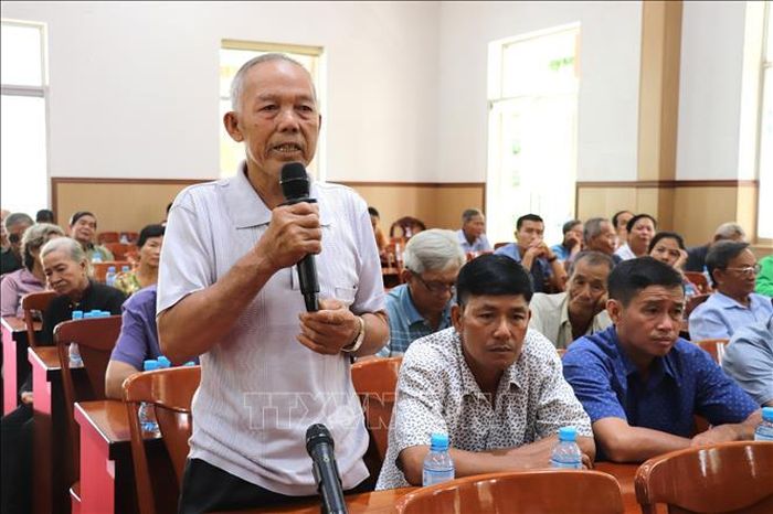 Cử tri Hồ Văn Liêm, ấp Lò Gạch, xã Vĩnh Hưng kiến nghị về việc xây dựng cầu, đường.