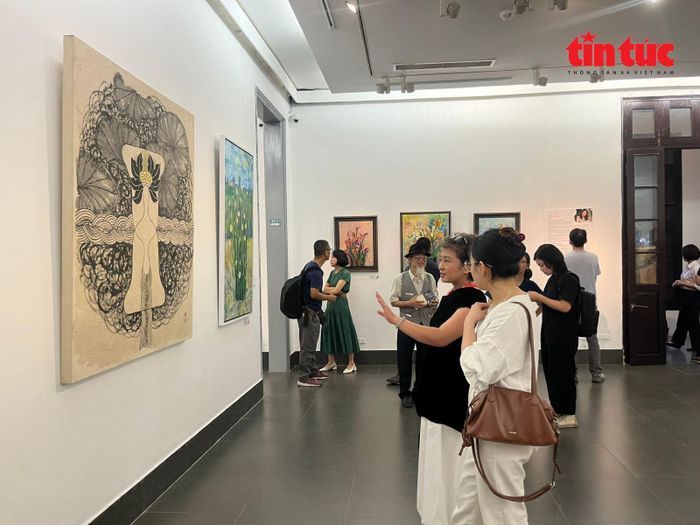 Công chúng yêu nghệ thuật được dẫn dắt vào hai thế giới hội họa tuy khác biệt về hình thức nhưng lại có sự kết nối chặt chẽ về tinh thần.