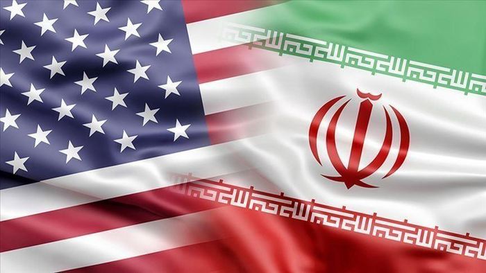 Quốc kỳ Mỹ và quốc kỳ Iran. Ảnh minh họa: Anadolu Agency