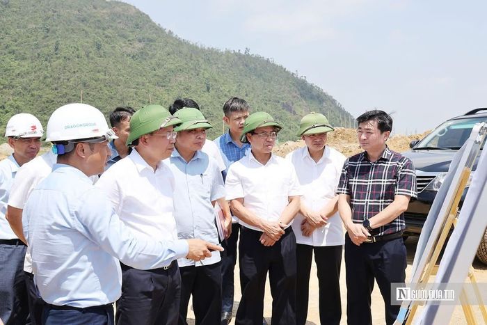Bí thư Tỉnh ủy Hà Tĩnh yêu cầu các sở, ban, ngành, địa phương tập trung tháo gỡ vướng mắc cùng chủ đầu tư.