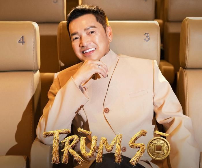Trong phim Trùm Sò, nghệ sĩ Quang Minh vào vai Thầy Đề, một nhân vật mang màu sắc trào phúng (Ảnh: FBNV).