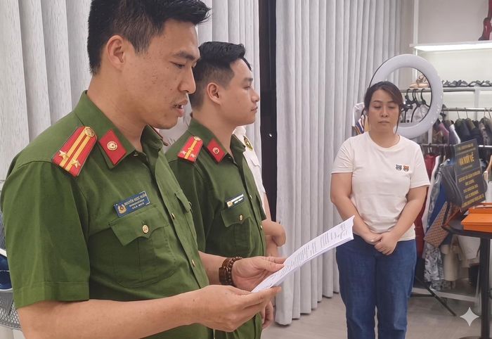 Cơ quan chức năng tống đạt quyết định khởi tố bị can Nguyễn Thị Thu Hường