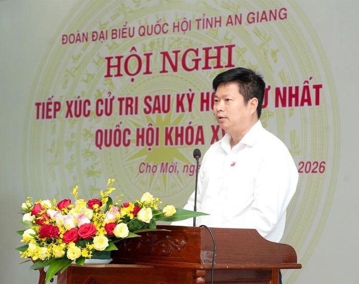 Đại biểu Quốc hội Trương Hồ Hải báo cáo kết quả Kỳ họp thứ nhất, Quốc hội khóa XVI tại buổi tiếp xúc cử tri. Ảnh: Trung Hiếu