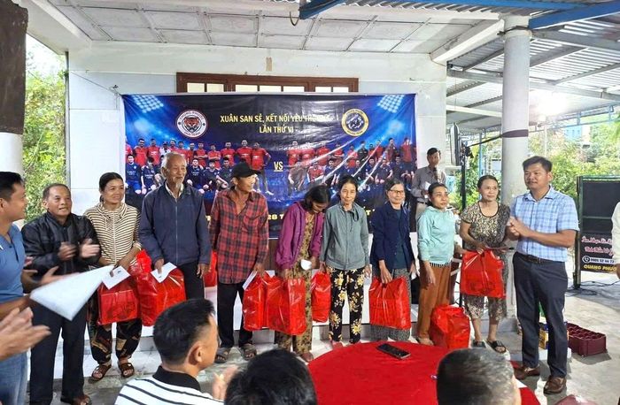 Anh Ngộ còn tích cực tham gia hỗ trợ các hoàn cảnh khó khăn. Ảnh: NGUYỄN QUỲNH