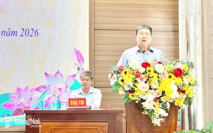 Đại biểu Vũ Hải Hà, Ủy viên Trung ương Đảng, Ủy viên Ủy ban Thường vụ Quốc hội, Phó Chủ nhiệm Thường trực Ủy ban Quốc phòng, An ninh và Đối ngoại của Quốc hội trao đổi với cử tri tại hội nghị. Ảnh: CTV