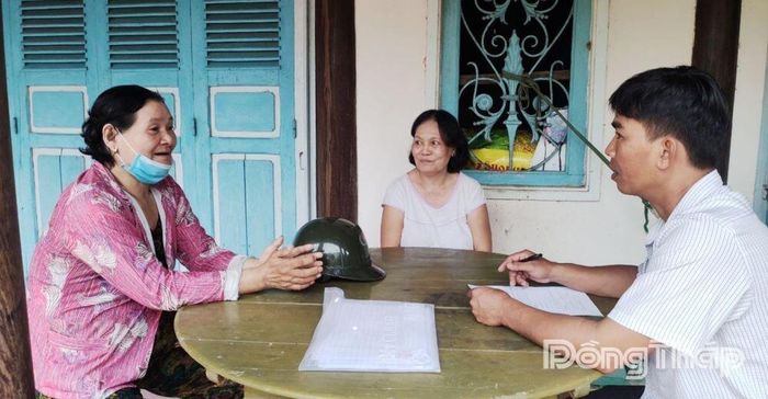 Khối Vận của Đảng ủy xã Long Bình khảo sát, nắm thông tin tại Tổ nhân dân tự quản số 05 ấp Quới An. Nguồn: Đảng ủy xã Long Bình 