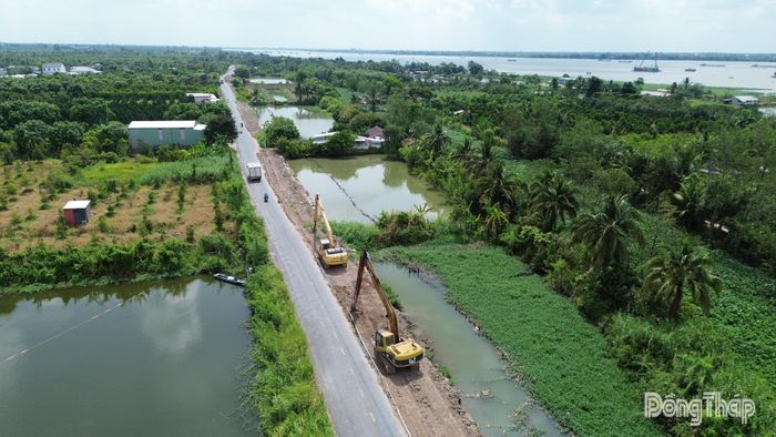 Nhà thầu tiến hành thi công các hạng mục tại đoạn tuyến từ cầu Mỹ Thuận đến cầu Cái Thia.