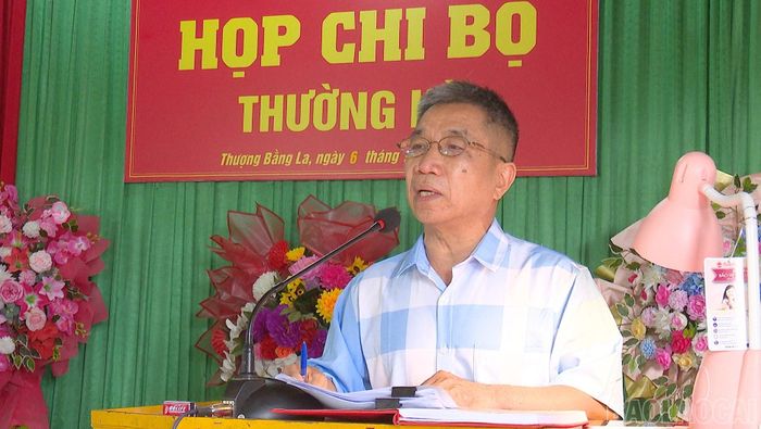 Bí thư Chi bộ thôn Trần Phú báo cáo đánh giá kết quả thực hiện nhiệm vụ tháng 04 /2026 và triển khai phương hướng, nhiệm vụ công tác tháng 05/2026.