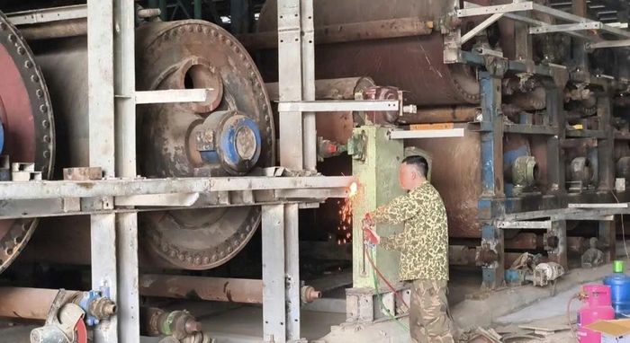 Các đơn vị tiến hành tháo dỡ hệ thống máy móc.