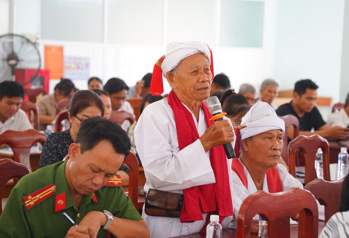 Cử tri Đoàn Minh Duyên, xã Tuy Phong nêu kiến nghị