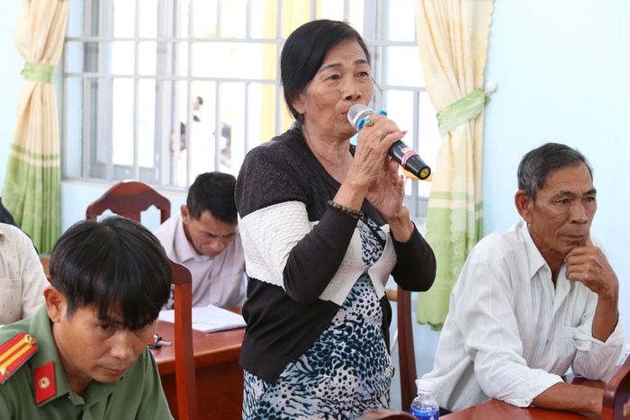 Cử tri xã Tân Lập kiến nghị các cấp, ngành sớm đầu tư, nâng cấp một số tuyến đường giao thông trên địa bàn