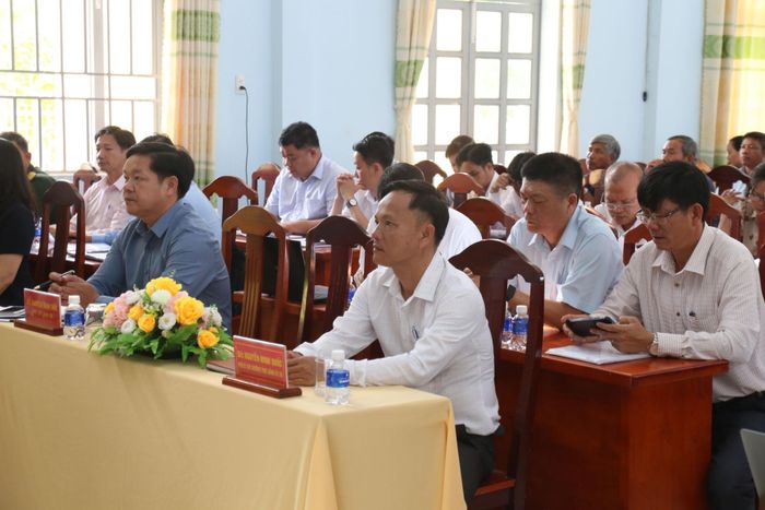 Lãnh đạo xã Tân Lập tham dự Hội nghị tiếp xúc cử tri