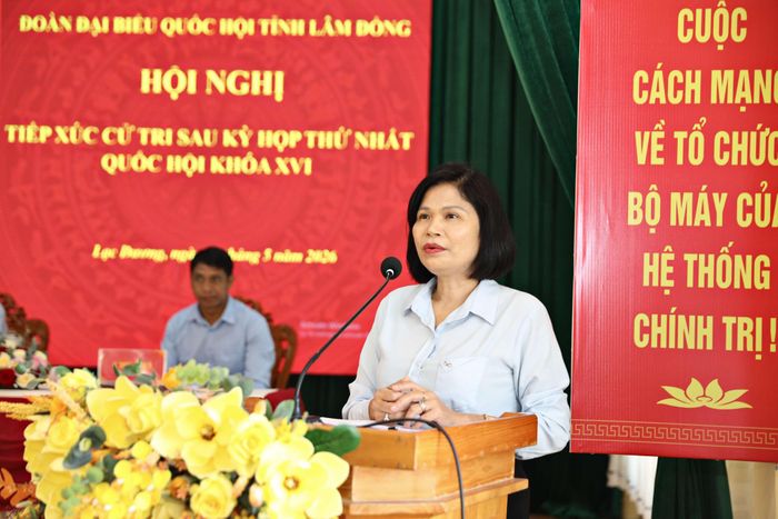 Phó Giám đốc Sở Tài chính Bùi Thị Tuyết Mai trả lời kiến nghị từ cử tri xã Lạc Dương về tiền chi trả dịch vụ môi trường rừng