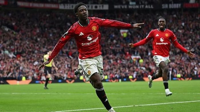 Carrick là người đặt nền móng cho sự trở lại của tiền vệ trẻ người Anh.