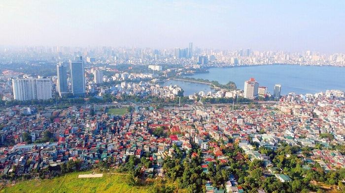 Hiện trạng khu vực dân cư ven sông Hồng. (Ảnh: Hạ Vũ)
