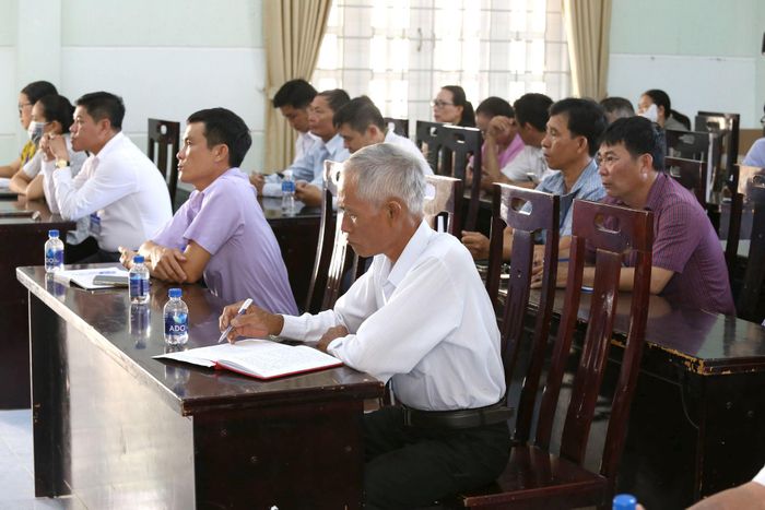 Cử tri xã Tân Hải tham dự hội nghị