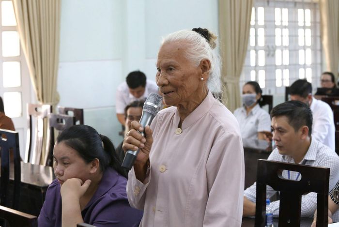 Cử tri xã Tân Hải đề nghị quy hoạch, xây dựng trung tâm hành chính mới của xã để thuận tiện cho người dân liên hệ làm việc