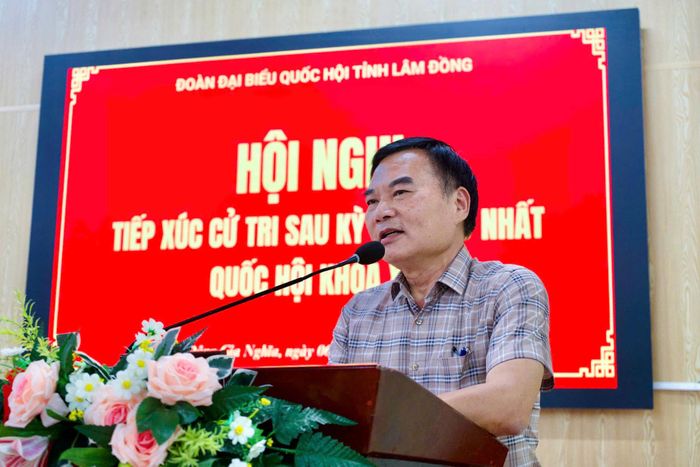 Đại diện Sở Xây dựng thông tin về các dự án hiện đang thi công trên địa bàn phường