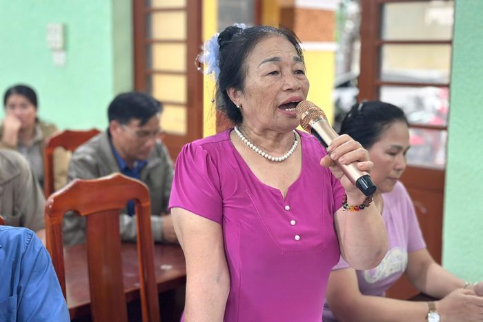 Cử tri phường Đông Gia Nghĩa phát biểu, kiến nghị các vấn đề trên địa bàn