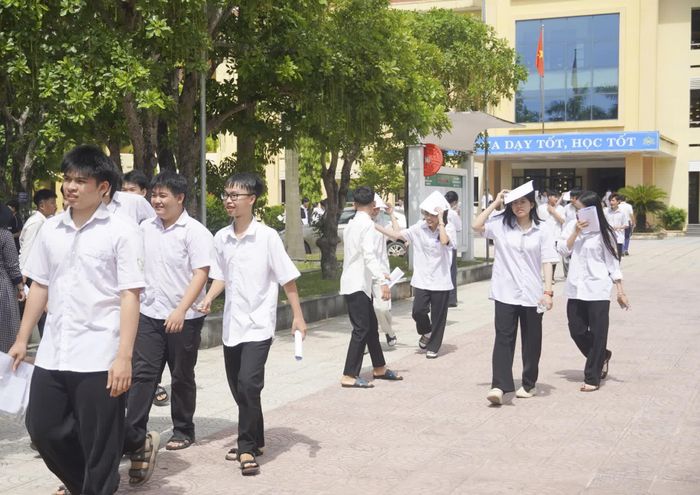 Thi tuyển sinh vào lớp 10 THPT và tốt nghiệp THPT là 2 sự kiện có ý nghĩa đặc biệt quan trọng của ngành Giáo dục và Đào tạo - Ảnh: Nh.V