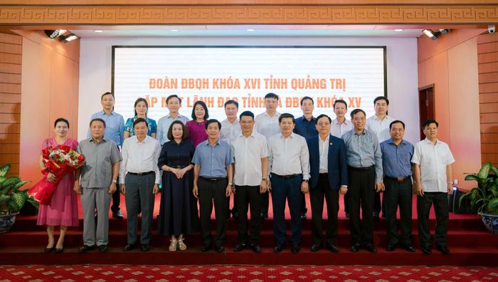 Các đại biểu chụp ảnh lưu niệm tại buổi gặp mặt - Ảnh: D.L