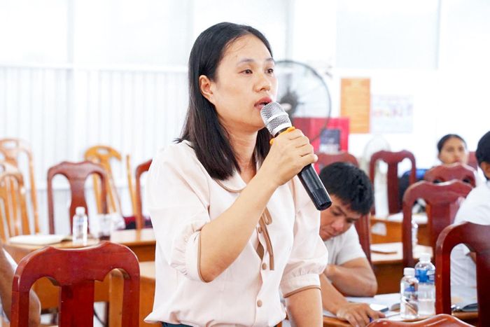 Cử tri ý kiến về y tế tại buổi tiếp xúc