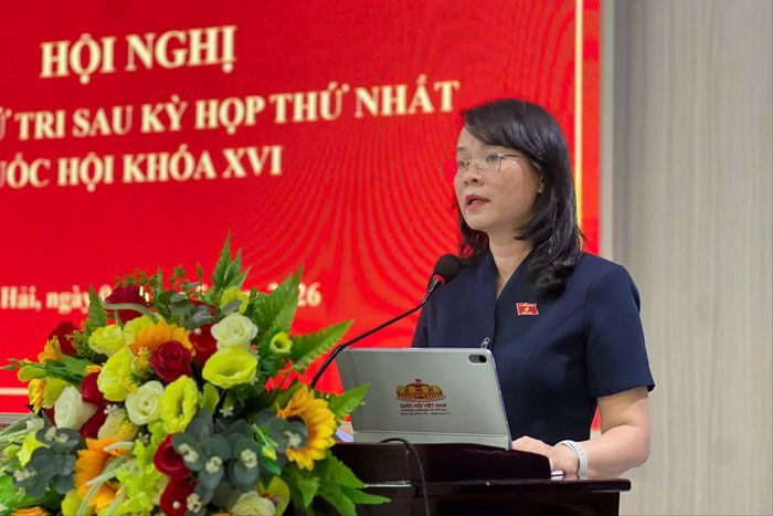 Đại biểu Quốc hội hoạt động chuyên trách tại Ủy ban Kinh tế và Tài chính Phạm Thị Hồng Yến phát biểu